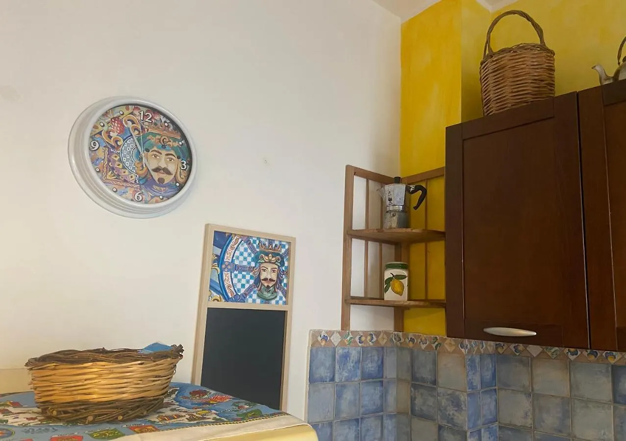 Apartment Casetta Al Mercato Vucciria Palermo Italy