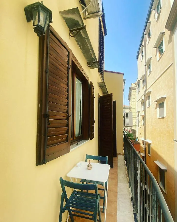 Apartment Casetta Al Mercato Vucciria Palermo Italy