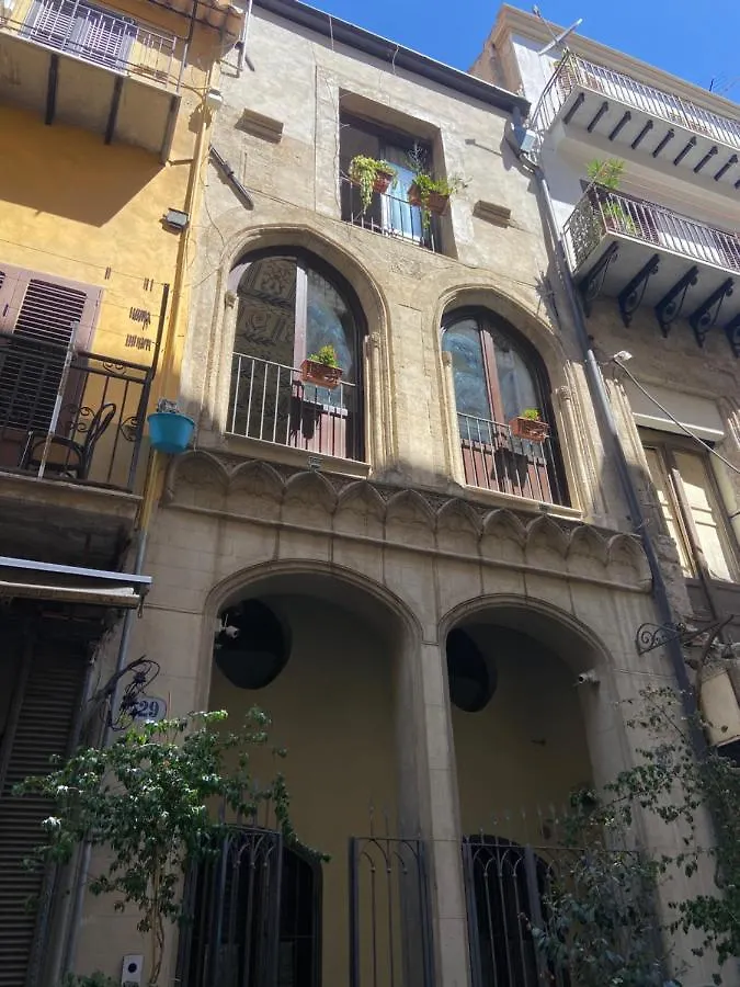 Casetta Al Mercato Vucciria Palermo